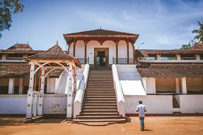 A scenic view of Maha Saman Devalaya