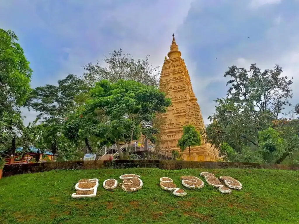 A scenic view of Punchi Dambadiva
